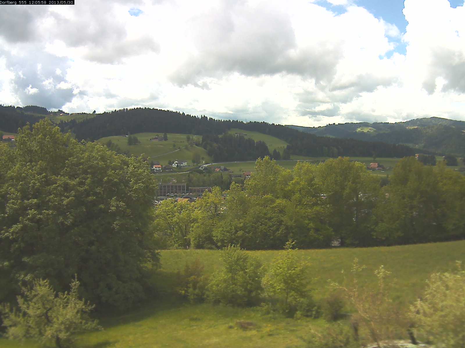 Webcam-Bild: Aussicht vom Dorfberg in Langnau 20130530-120600