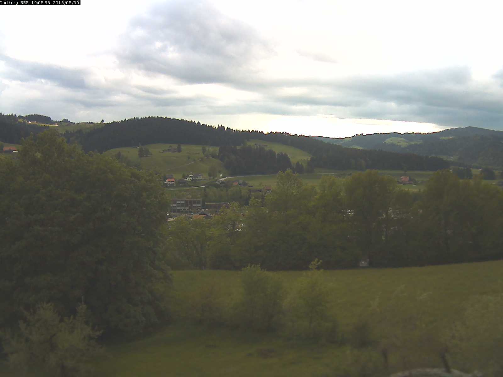 Webcam-Bild: Aussicht vom Dorfberg in Langnau 20130530-190600