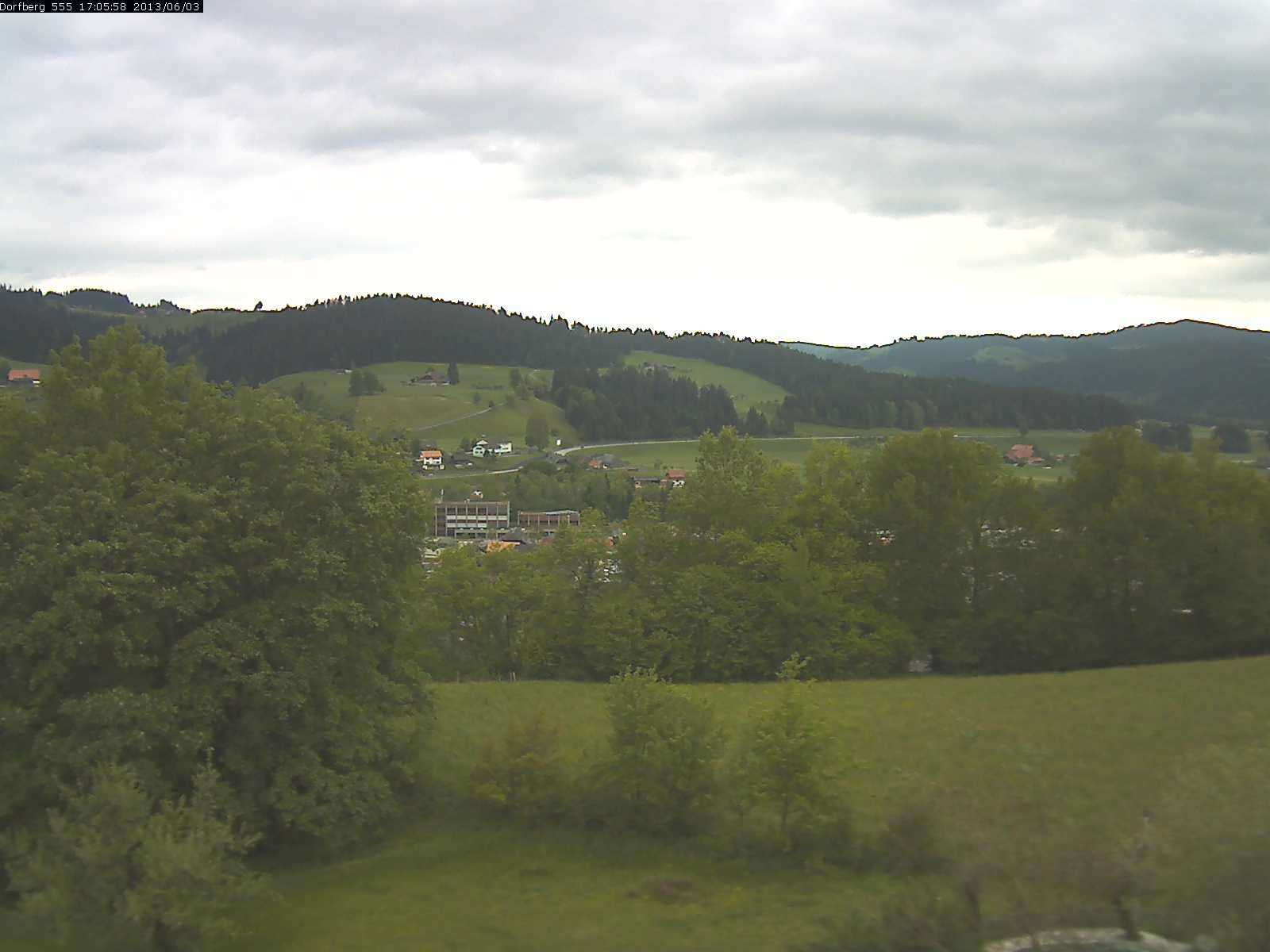 Webcam-Bild: Aussicht vom Dorfberg in Langnau 20130603-170600