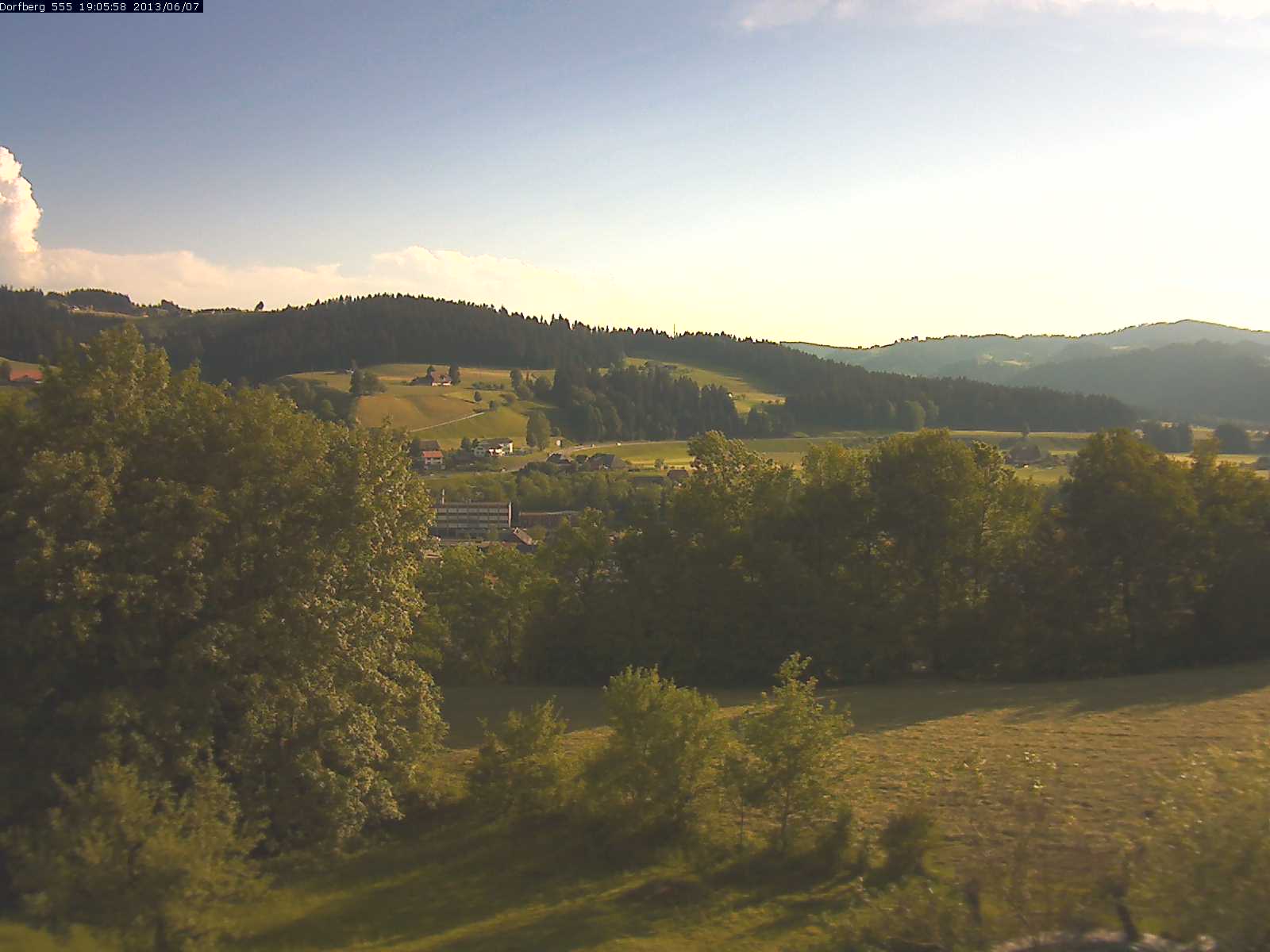 Webcam-Bild: Aussicht vom Dorfberg in Langnau 20130607-190600