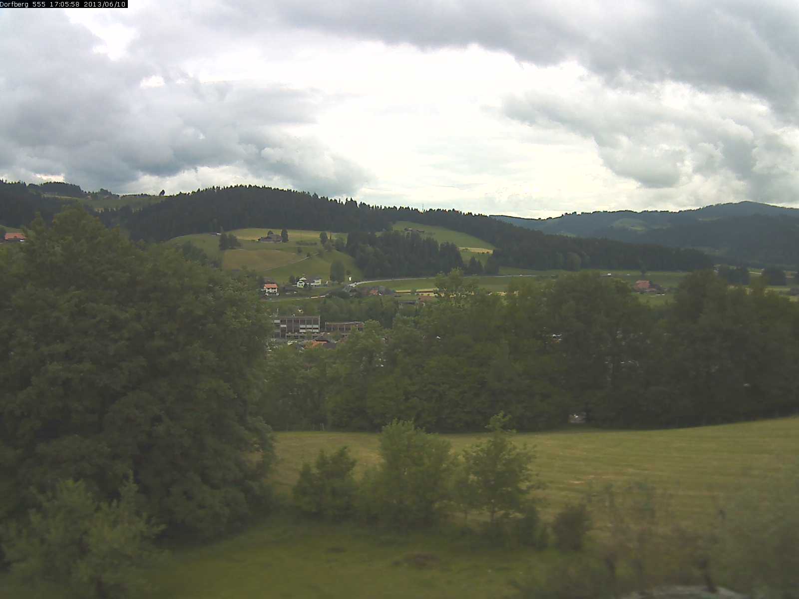 Webcam-Bild: Aussicht vom Dorfberg in Langnau 20130610-170600