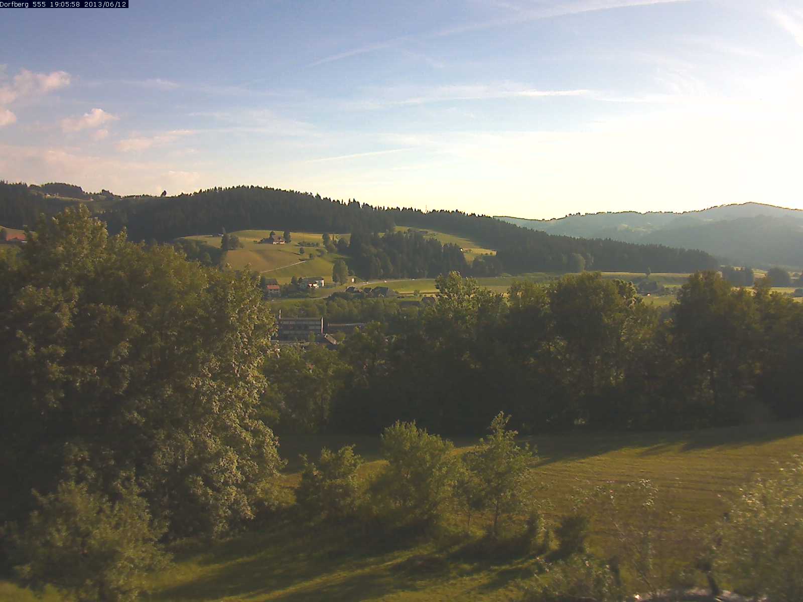 Webcam-Bild: Aussicht vom Dorfberg in Langnau 20130612-190600