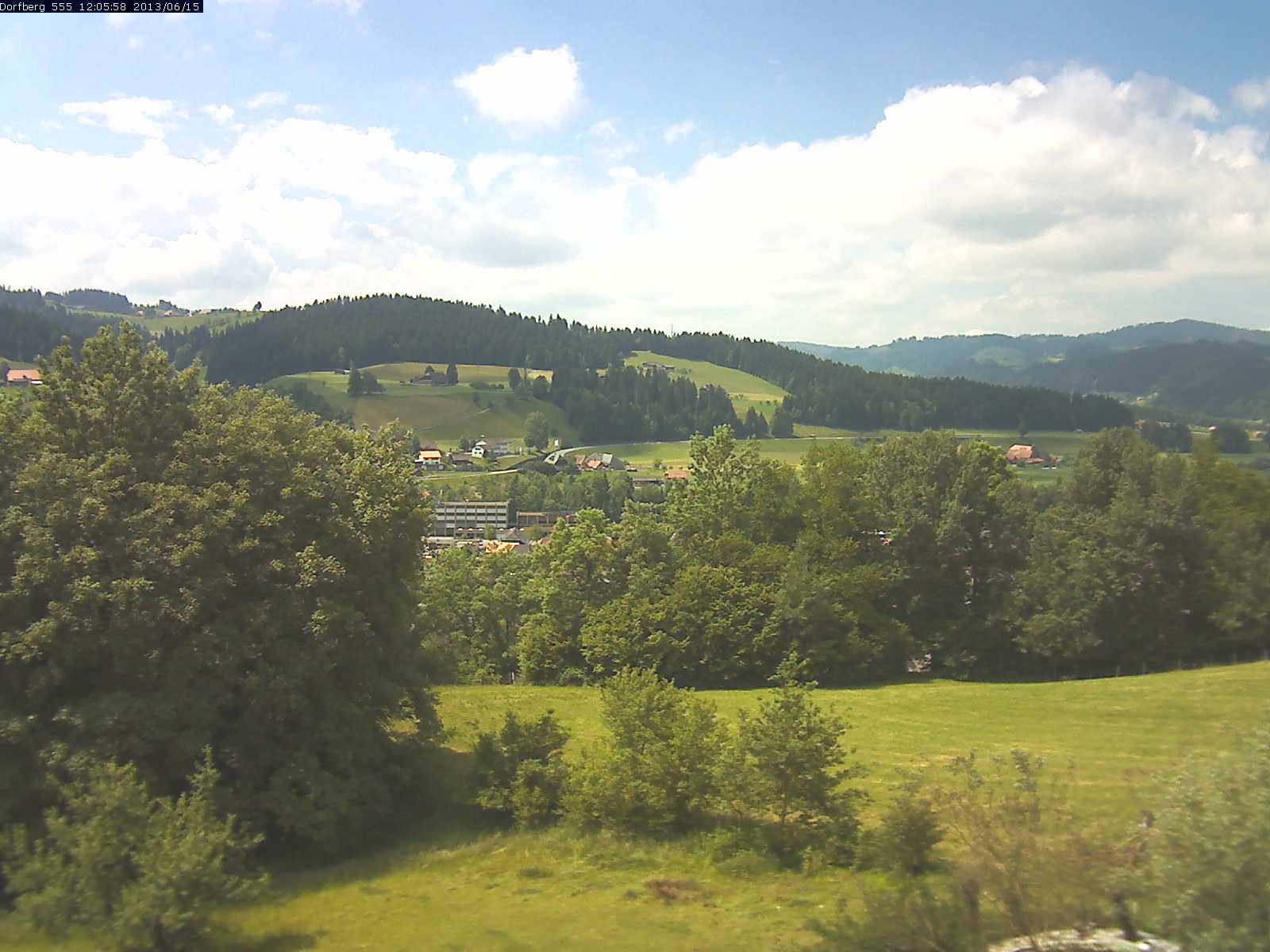Webcam-Bild: Aussicht vom Dorfberg in Langnau 20130615-120600