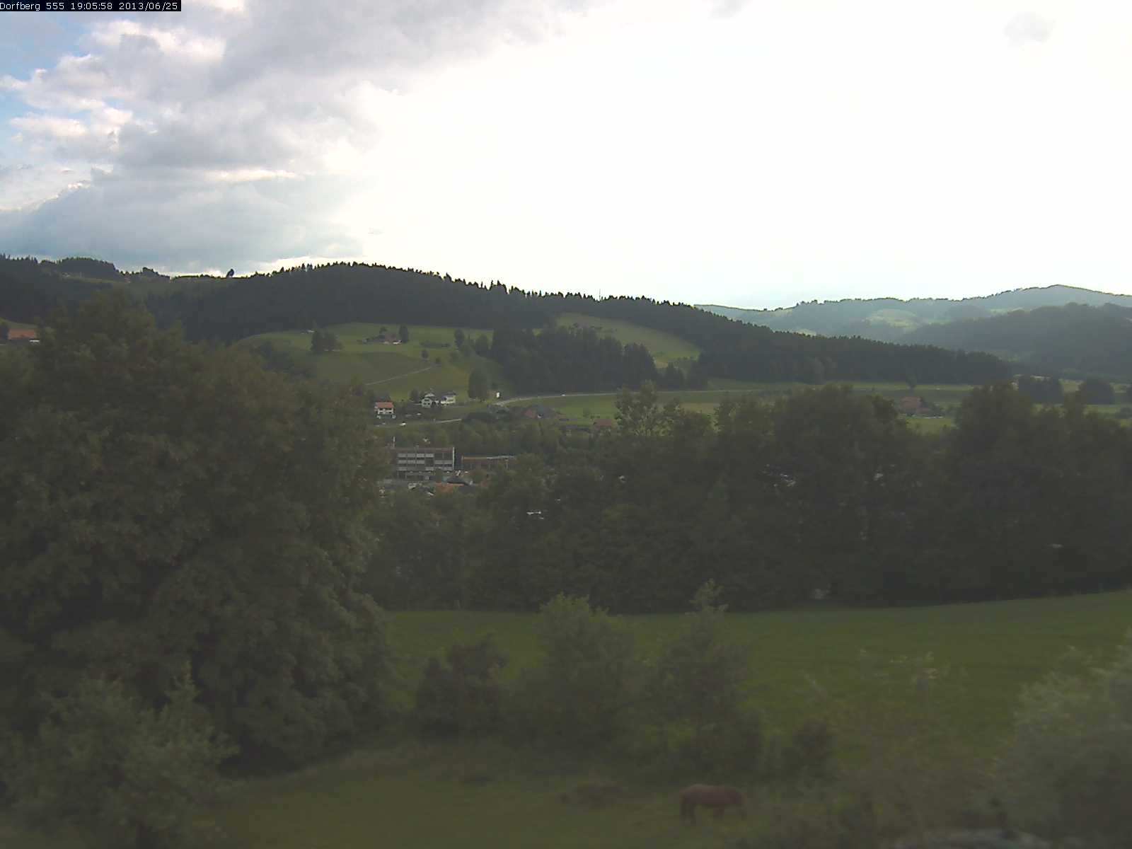 Webcam-Bild: Aussicht vom Dorfberg in Langnau 20130625-190600