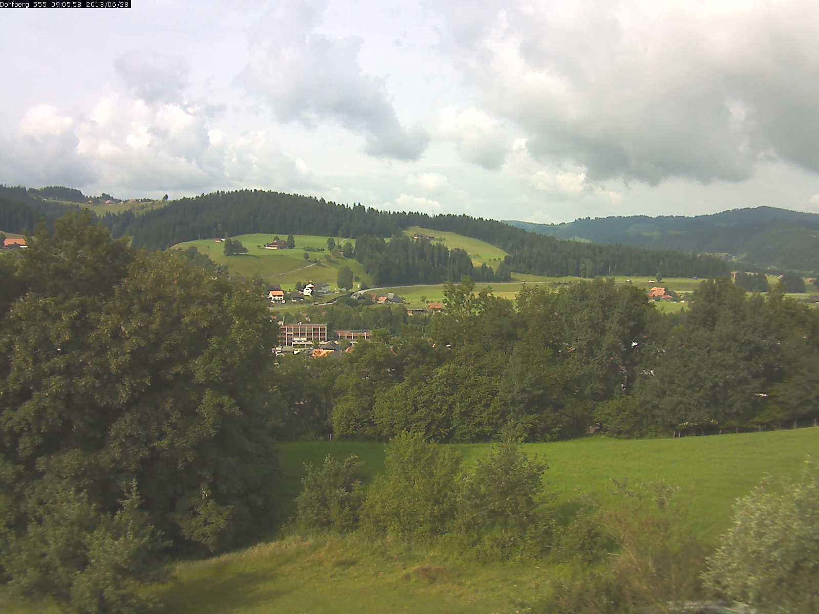 Webcam-Bild: Aussicht vom Dorfberg in Langnau 20130628-090600