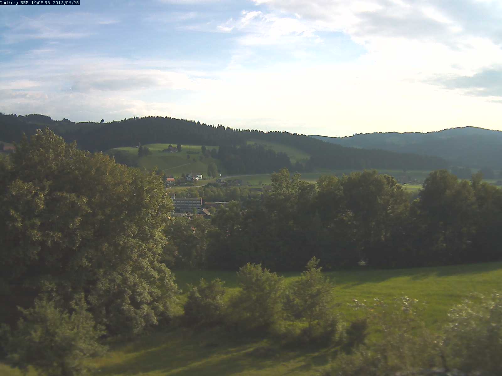 Webcam-Bild: Aussicht vom Dorfberg in Langnau 20130628-190600
