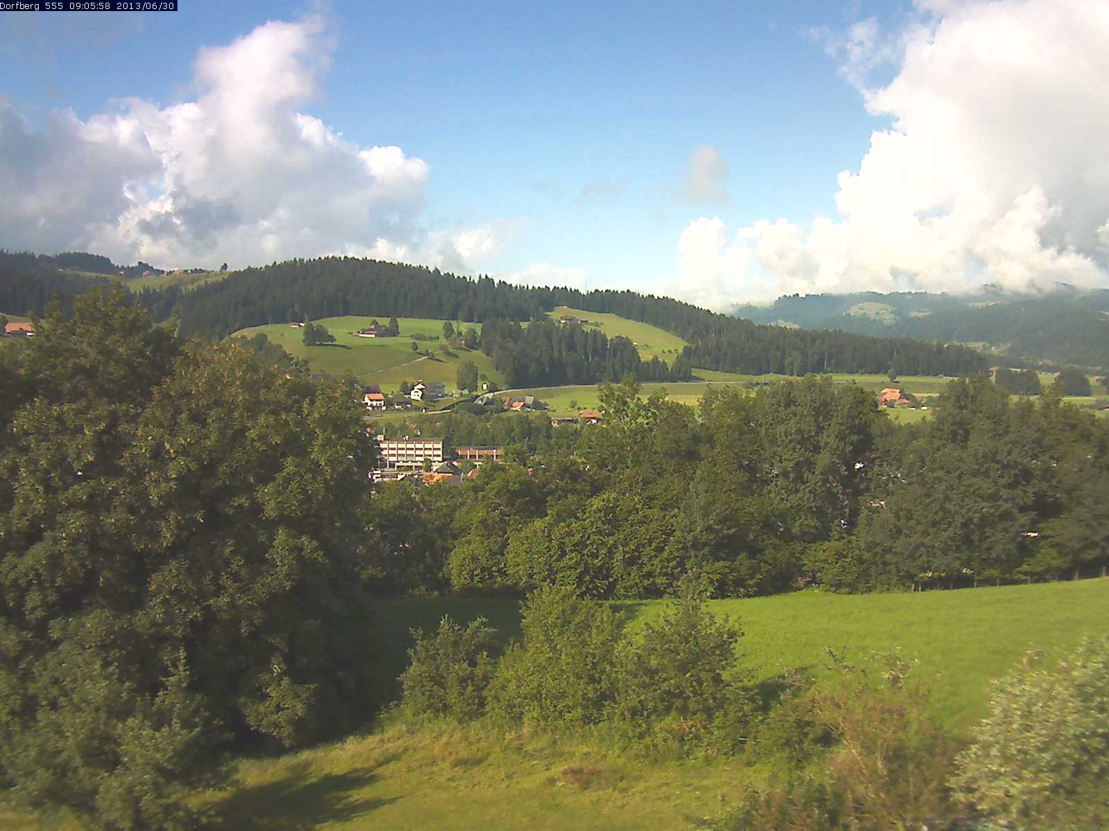 Webcam-Bild: Aussicht vom Dorfberg in Langnau 20130630-090600