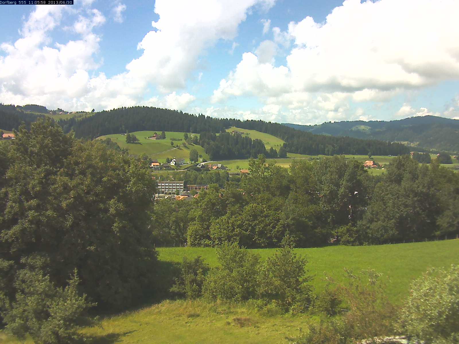 Webcam-Bild: Aussicht vom Dorfberg in Langnau 20130630-110600