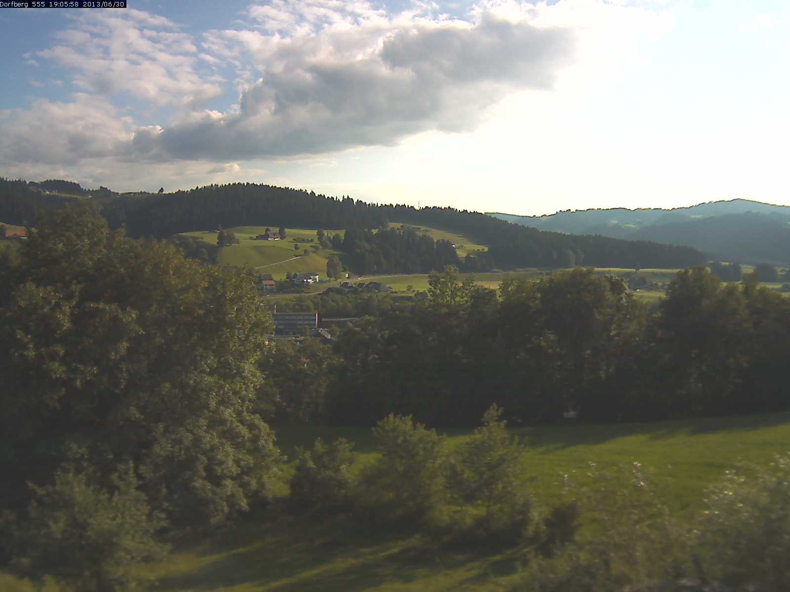 Webcam-Bild: Aussicht vom Dorfberg in Langnau 20130630-190600