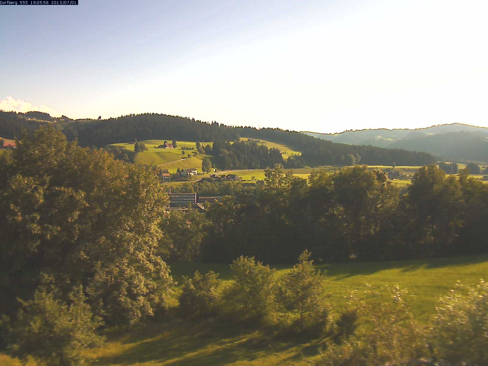 Webcam-Bild: Aussicht vom Dorfberg in Langnau 20130701-190600