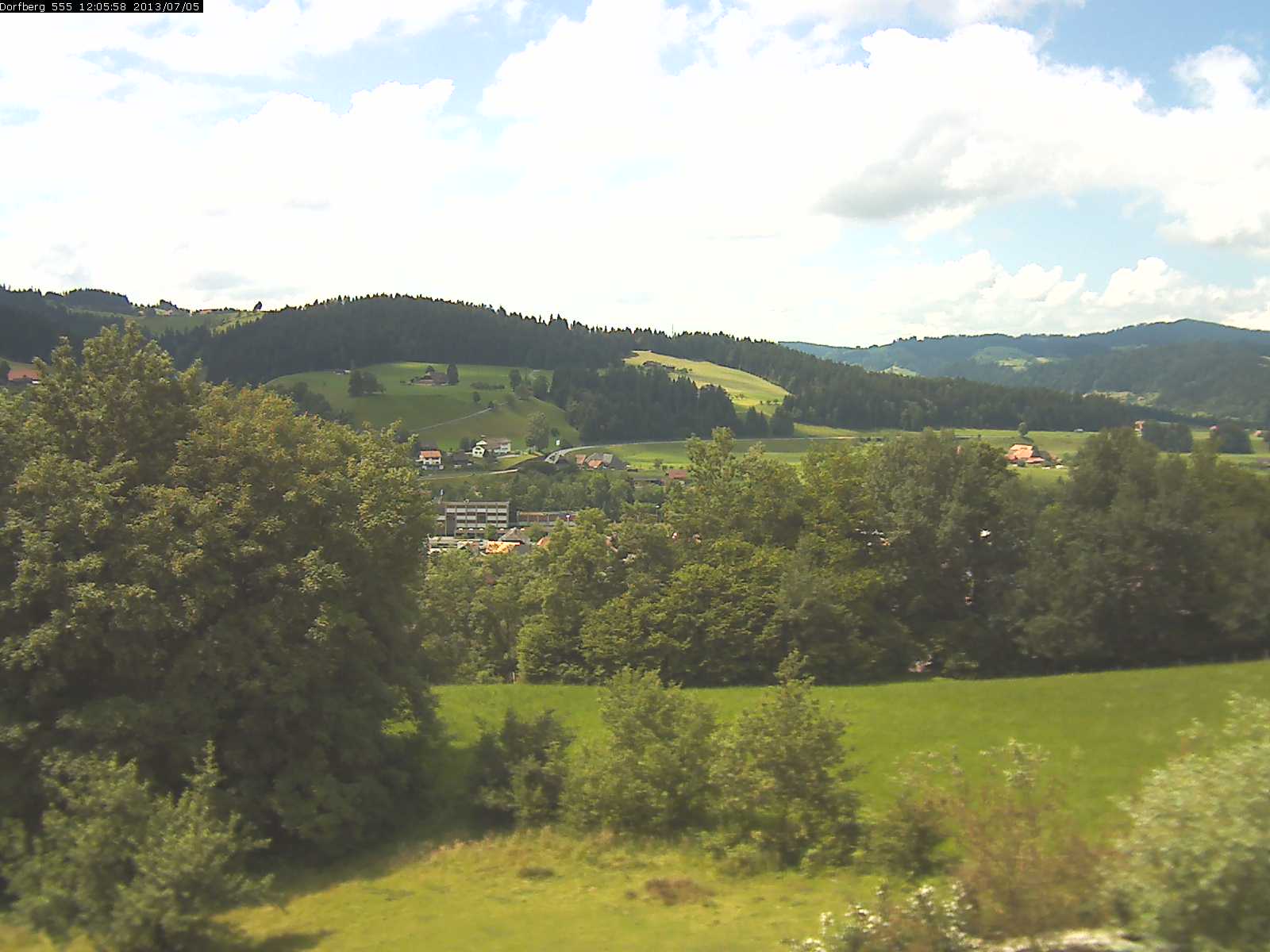 Webcam-Bild: Aussicht vom Dorfberg in Langnau 20130705-120600