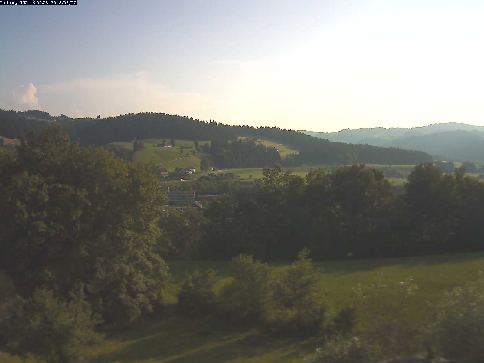 Webcam-Bild: Aussicht vom Dorfberg in Langnau 20130707-190600