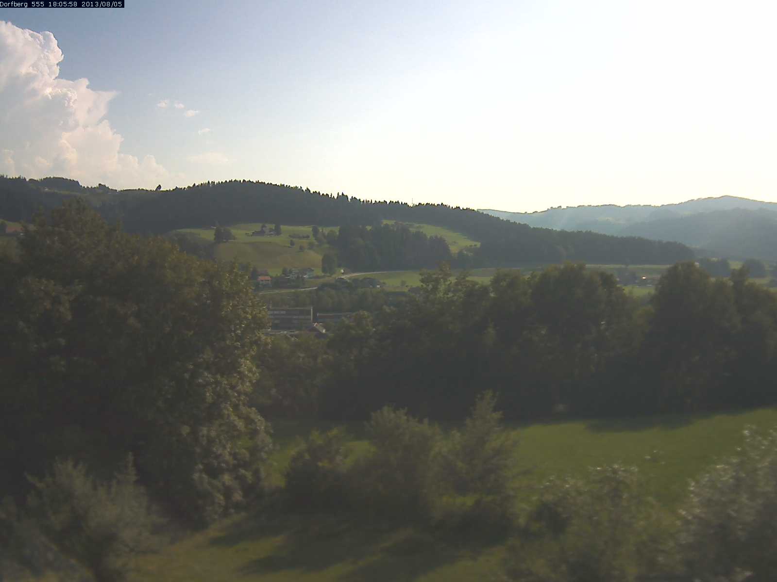 Webcam-Bild: Aussicht vom Dorfberg in Langnau 20130805-180600