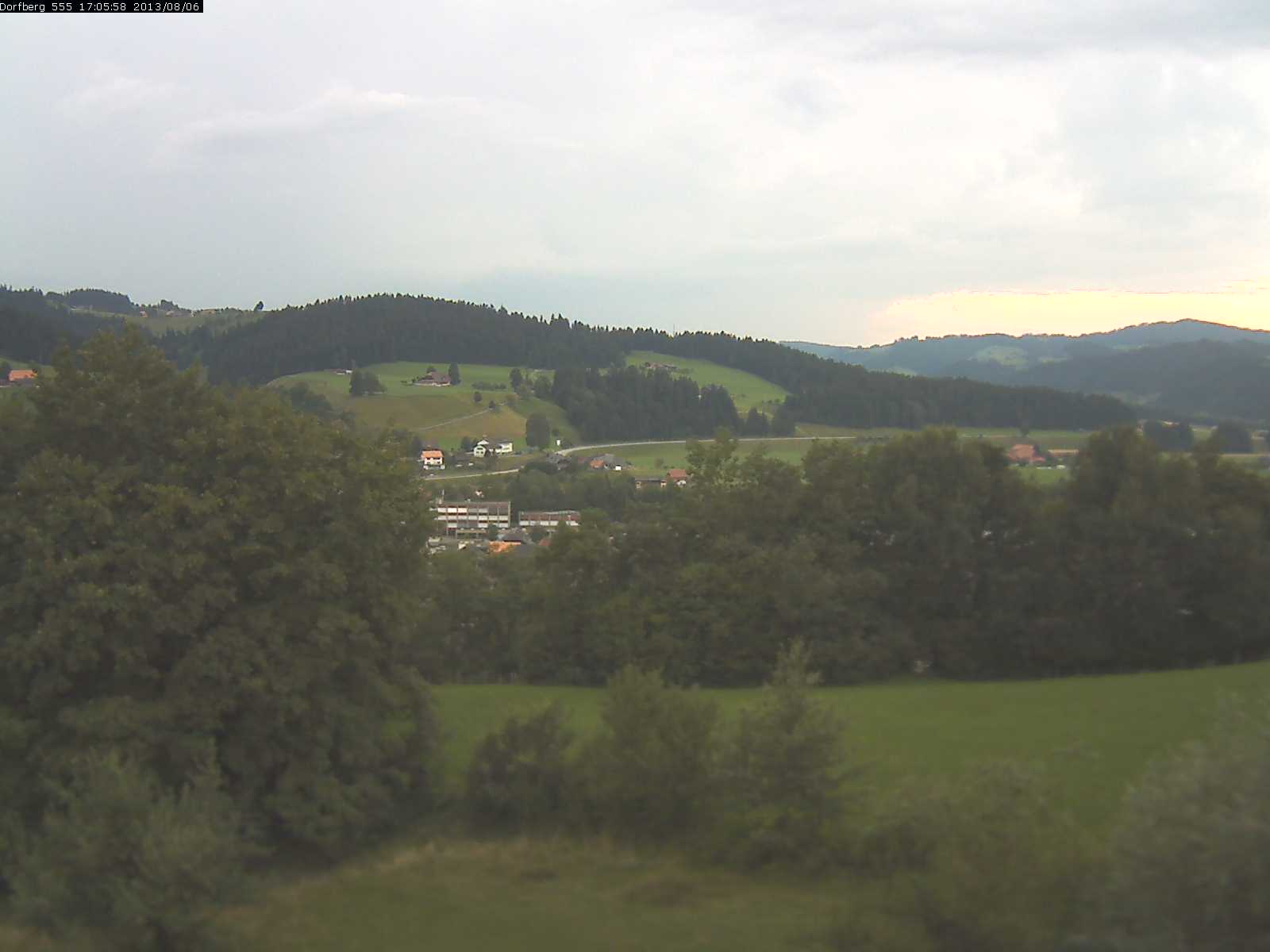 Webcam-Bild: Aussicht vom Dorfberg in Langnau 20130806-170600