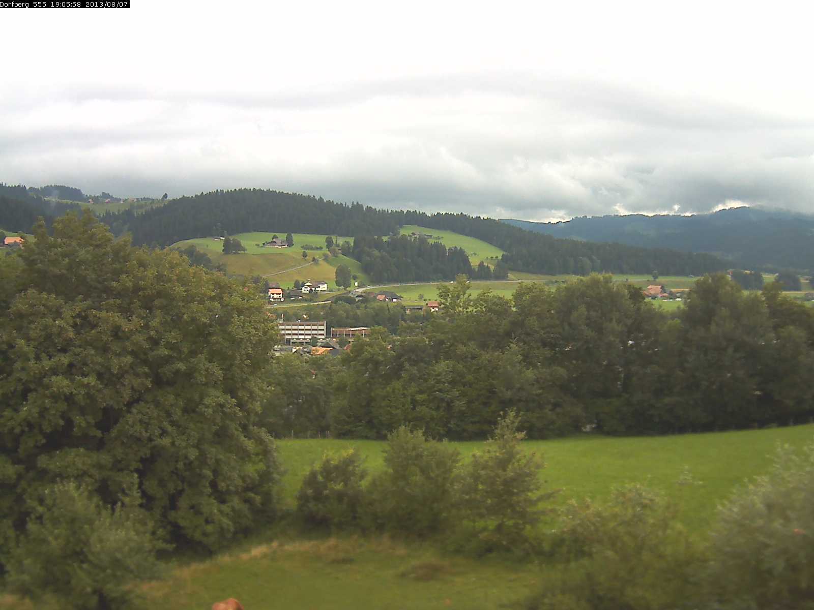 Webcam-Bild: Aussicht vom Dorfberg in Langnau 20130807-190600