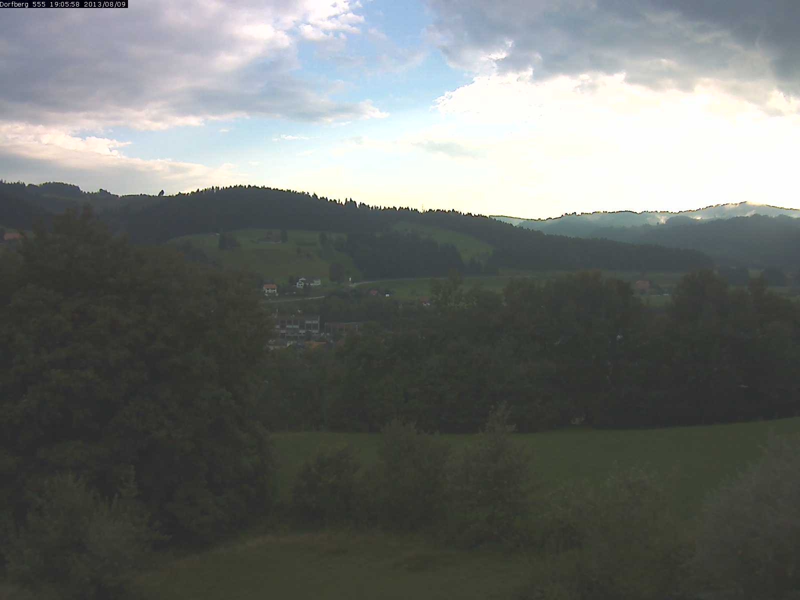 Webcam-Bild: Aussicht vom Dorfberg in Langnau 20130809-190600