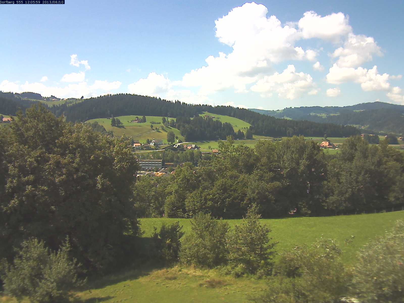 Webcam-Bild: Aussicht vom Dorfberg in Langnau 20130810-120600
