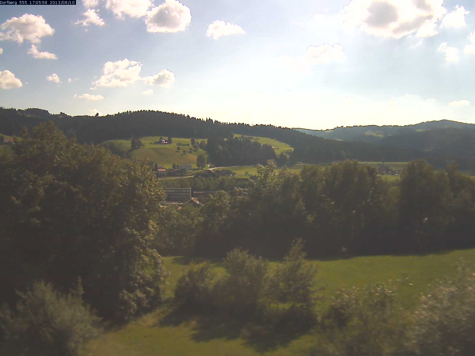 Webcam-Bild: Aussicht vom Dorfberg in Langnau 20130810-170600