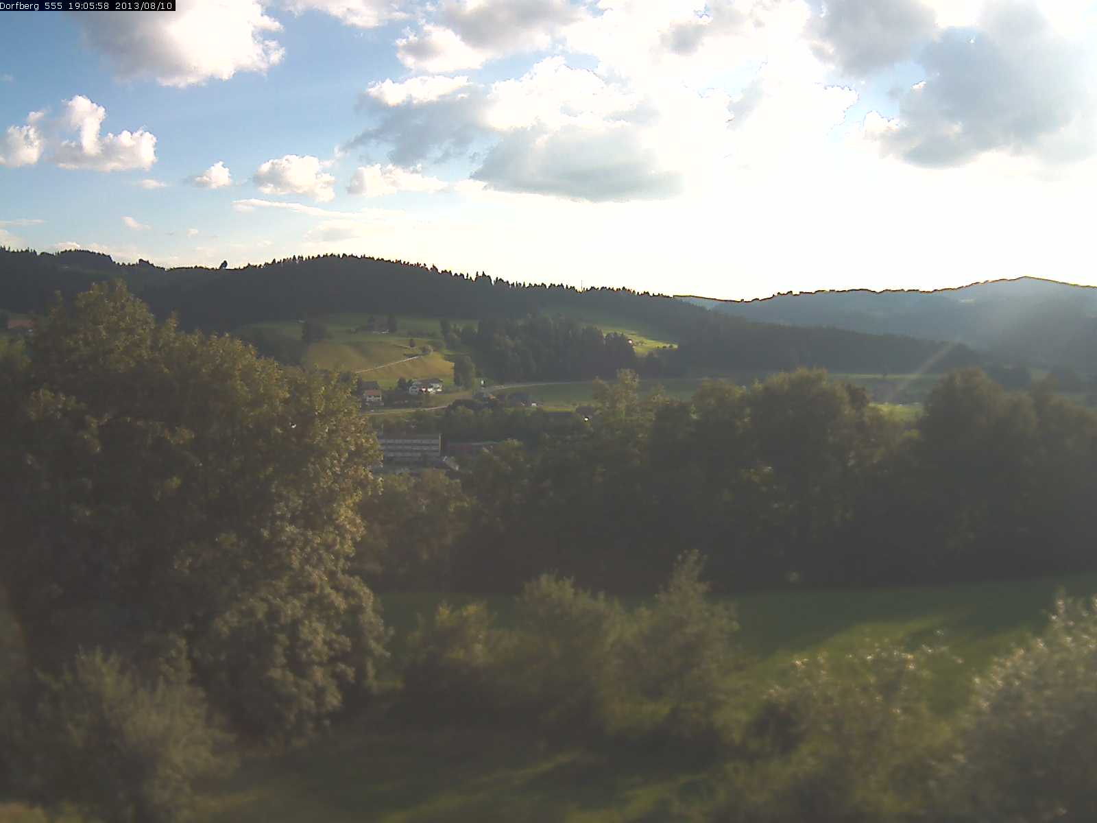 Webcam-Bild: Aussicht vom Dorfberg in Langnau 20130810-190600