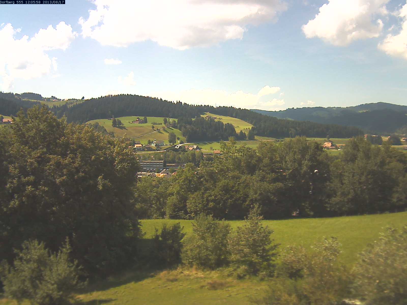 Webcam-Bild: Aussicht vom Dorfberg in Langnau 20130817-120600