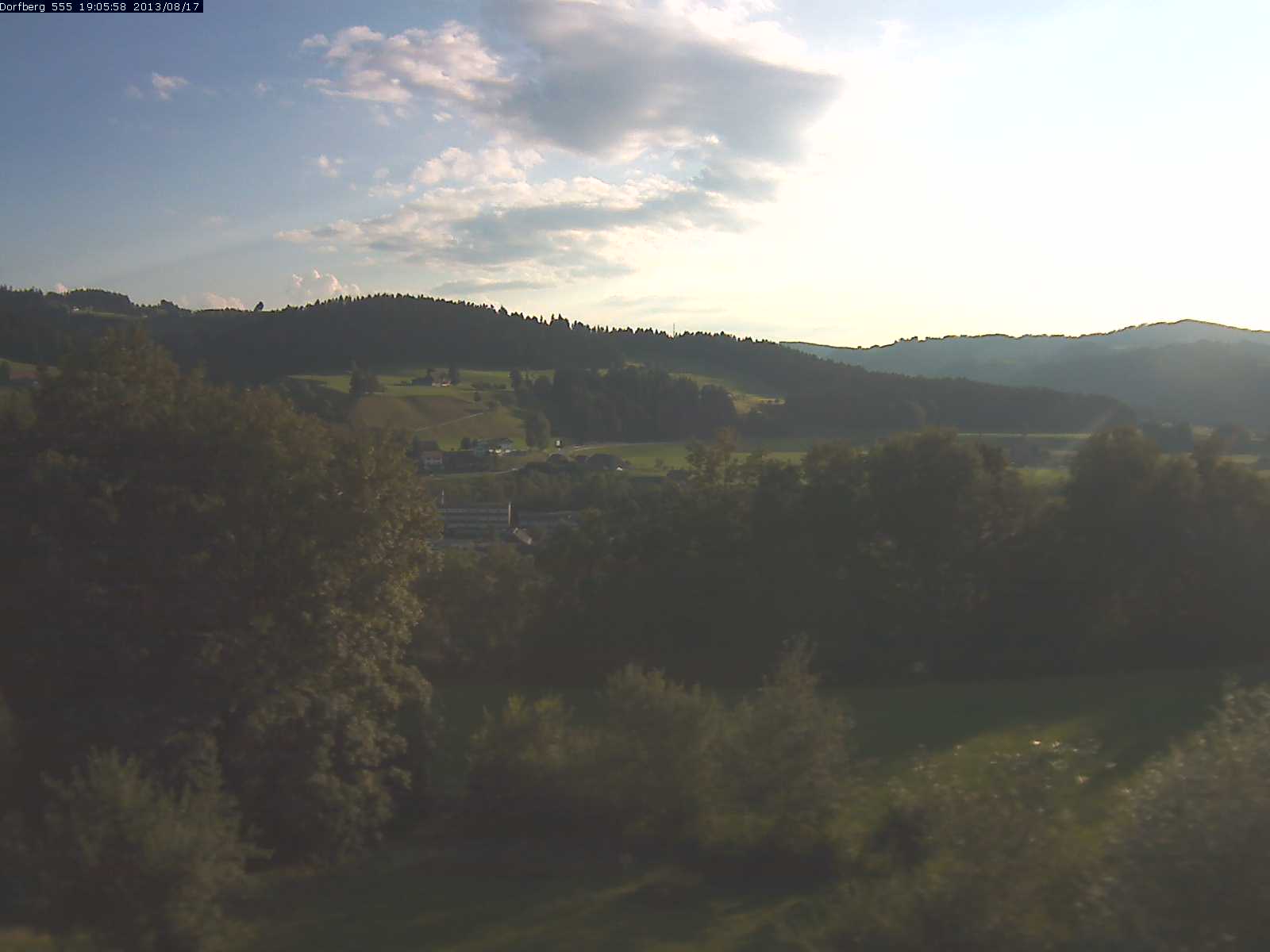 Webcam-Bild: Aussicht vom Dorfberg in Langnau 20130817-190600