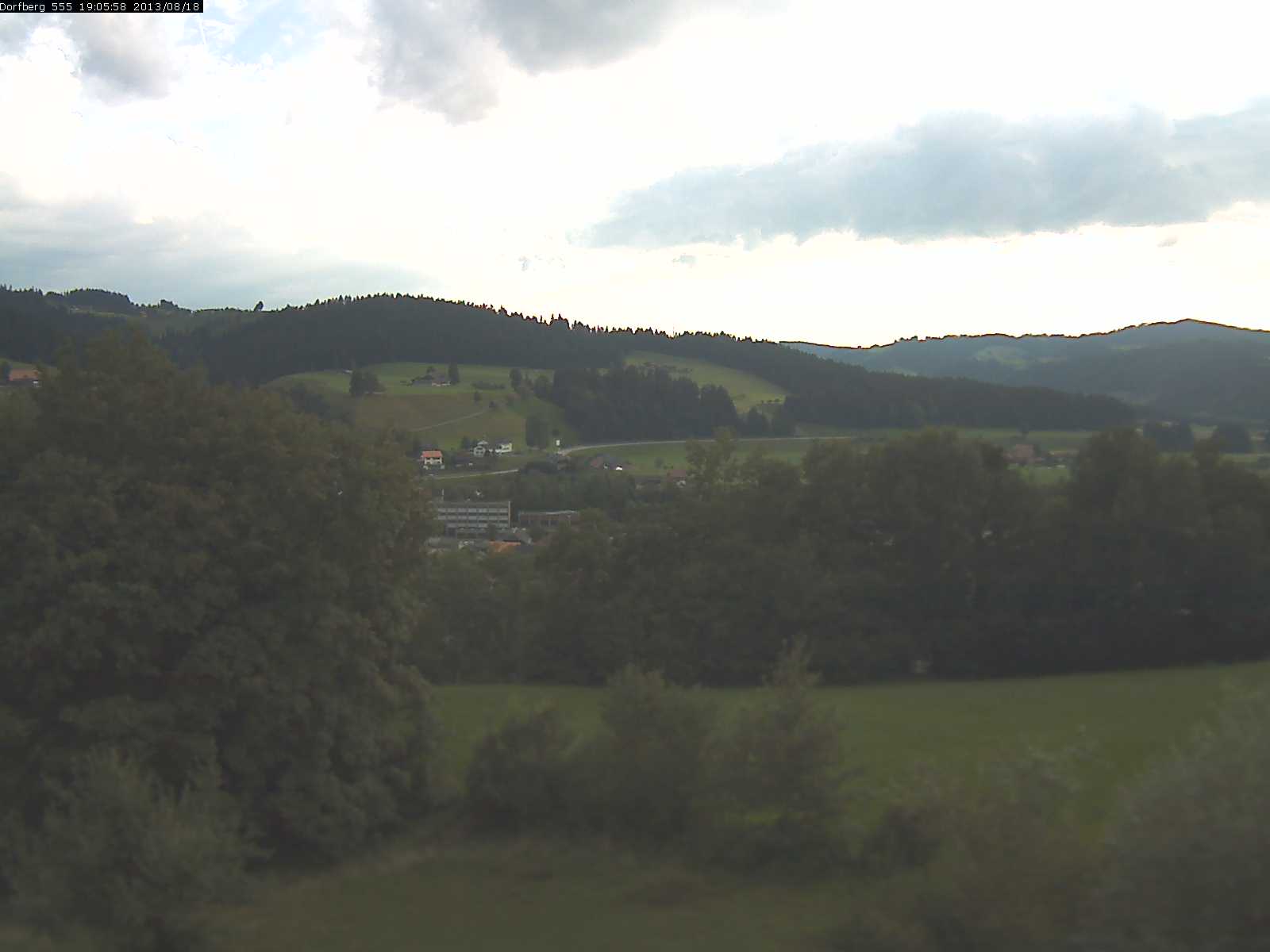 Webcam-Bild: Aussicht vom Dorfberg in Langnau 20130818-190600