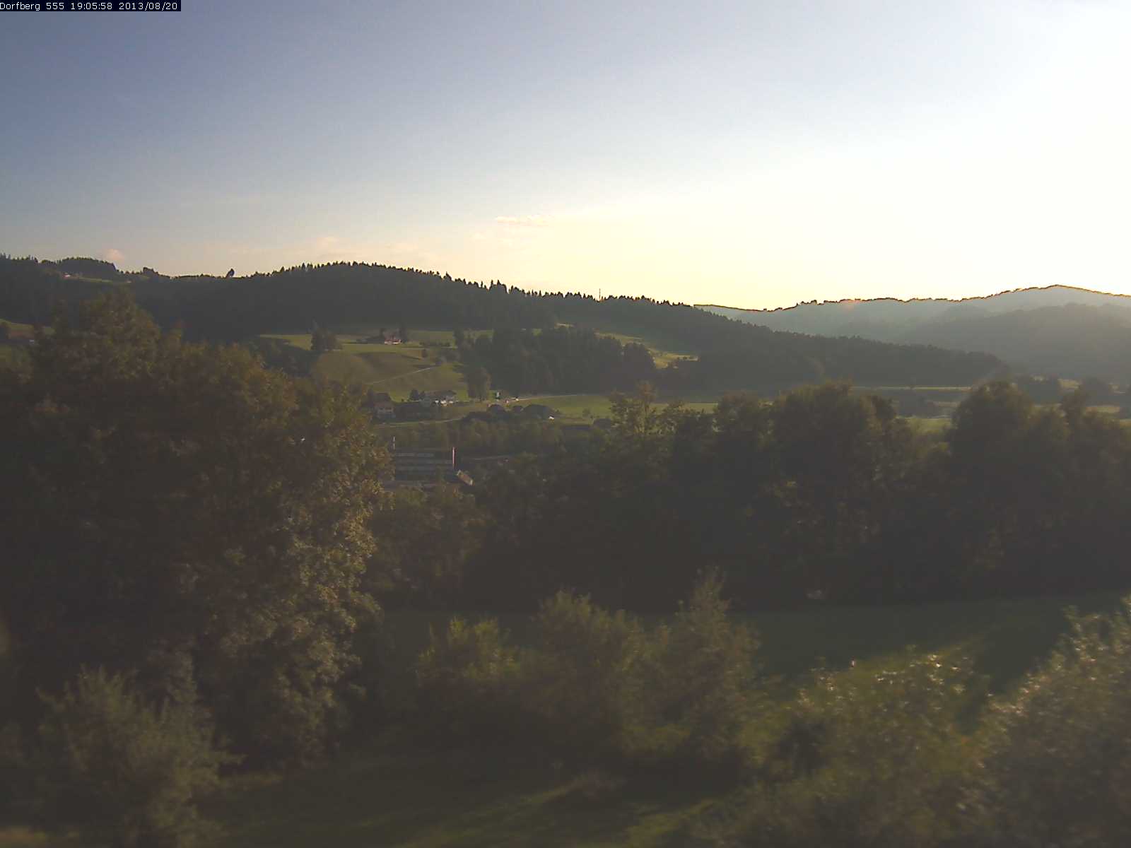 Webcam-Bild: Aussicht vom Dorfberg in Langnau 20130820-190600