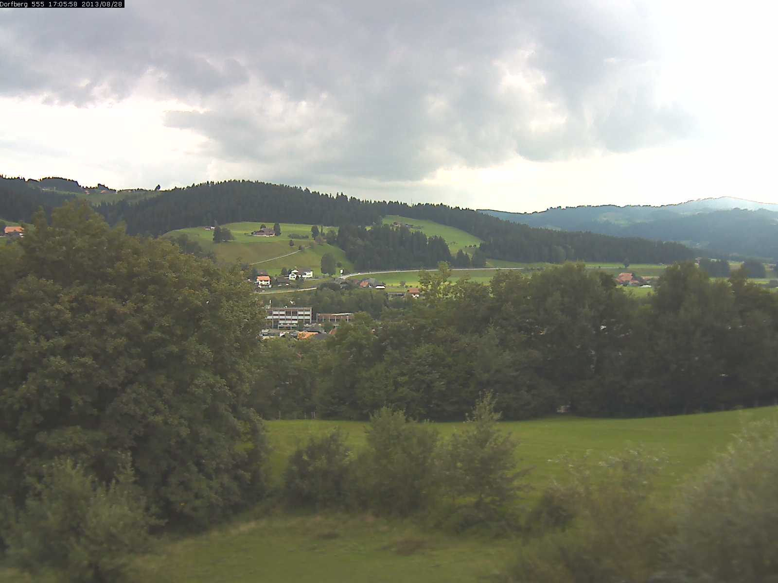 Webcam-Bild: Aussicht vom Dorfberg in Langnau 20130828-170600