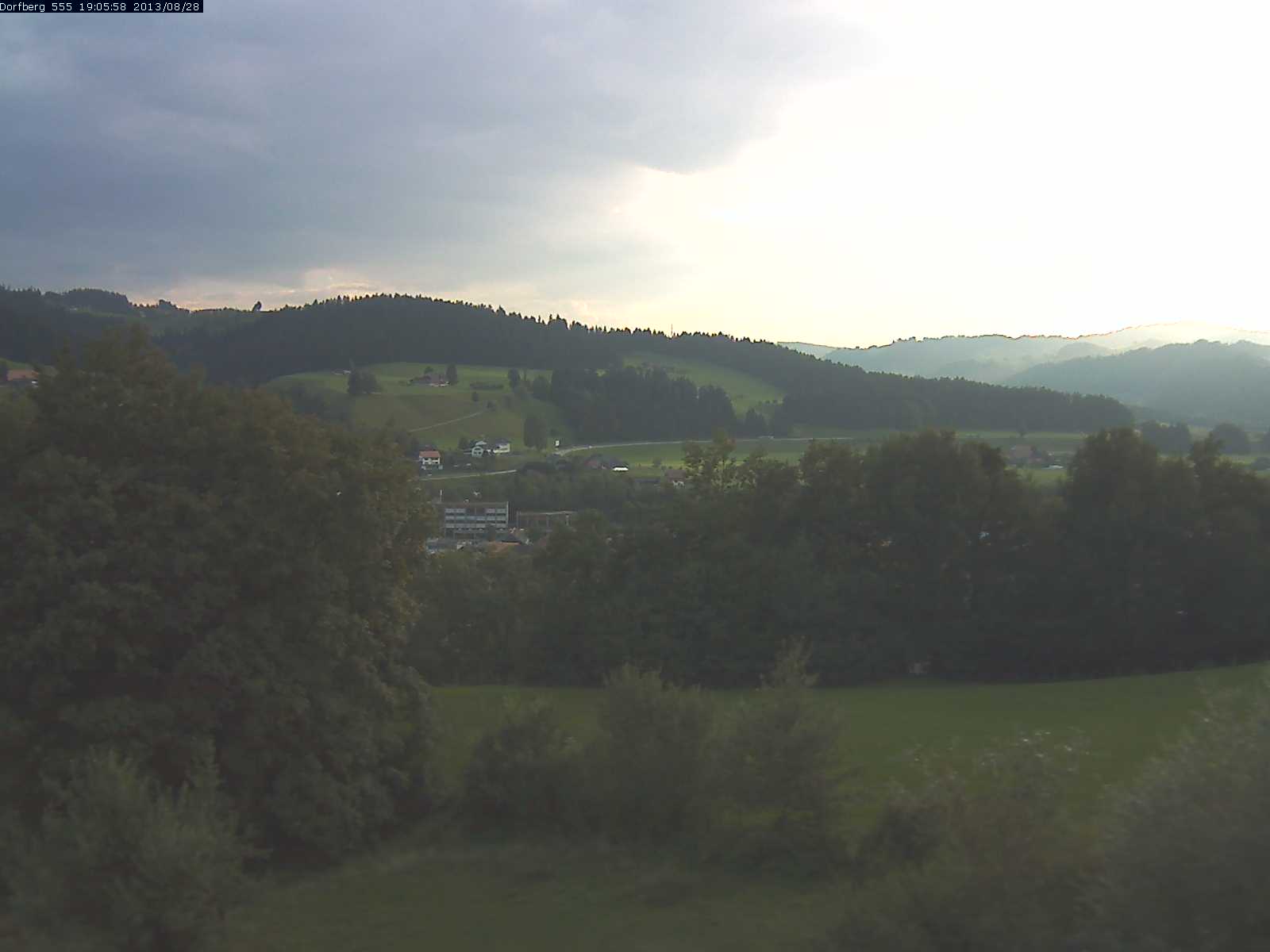 Webcam-Bild: Aussicht vom Dorfberg in Langnau 20130828-190600