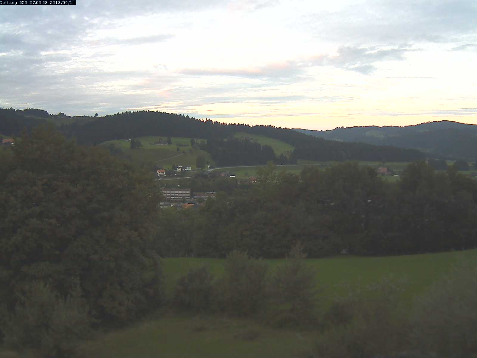 Webcam-Bild: Aussicht vom Dorfberg in Langnau 20130914-070600