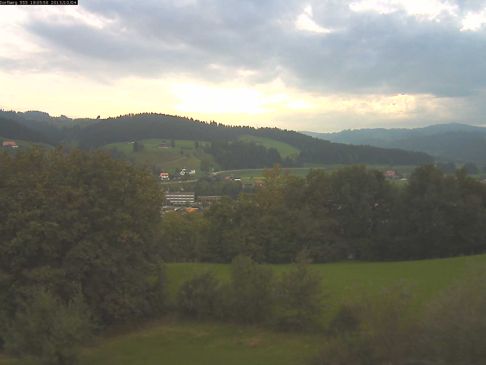 Webcam-Bild: Aussicht vom Dorfberg in Langnau 20131004-180600