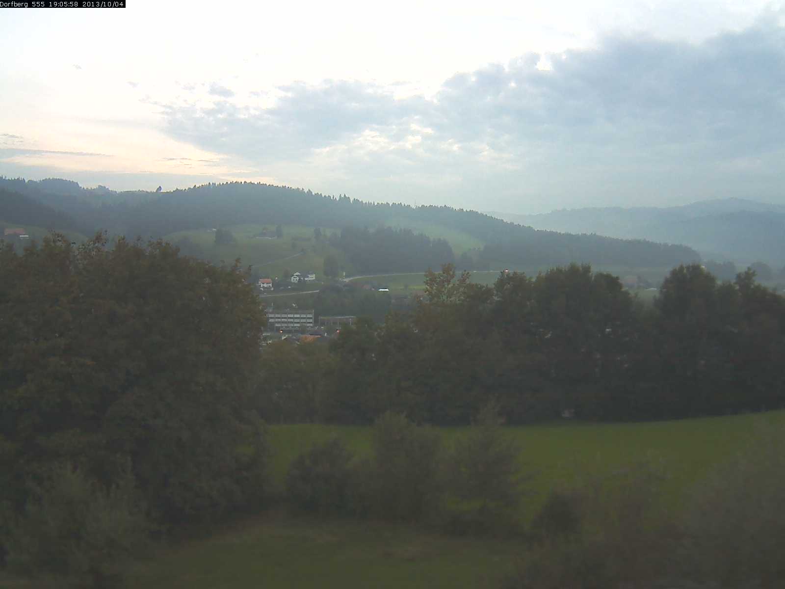 Webcam-Bild: Aussicht vom Dorfberg in Langnau 20131004-190600