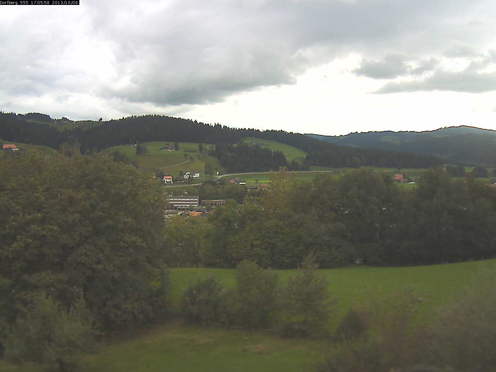 Webcam-Bild: Aussicht vom Dorfberg in Langnau 20131006-170600