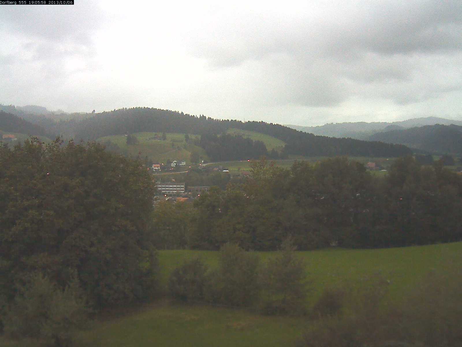 Webcam-Bild: Aussicht vom Dorfberg in Langnau 20131006-190600