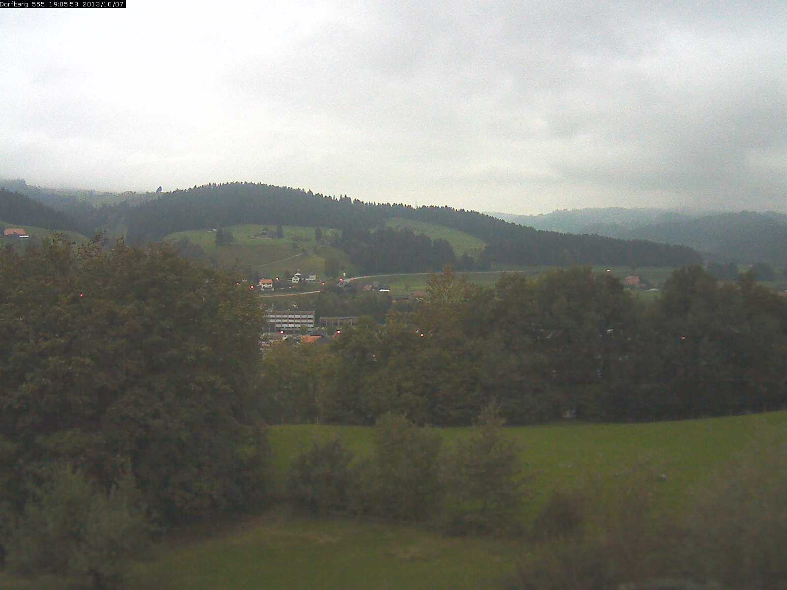 Webcam-Bild: Aussicht vom Dorfberg in Langnau 20131007-190600