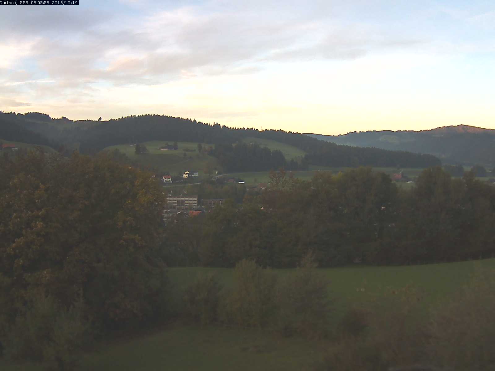 Webcam-Bild: Aussicht vom Dorfberg in Langnau 20131019-080600