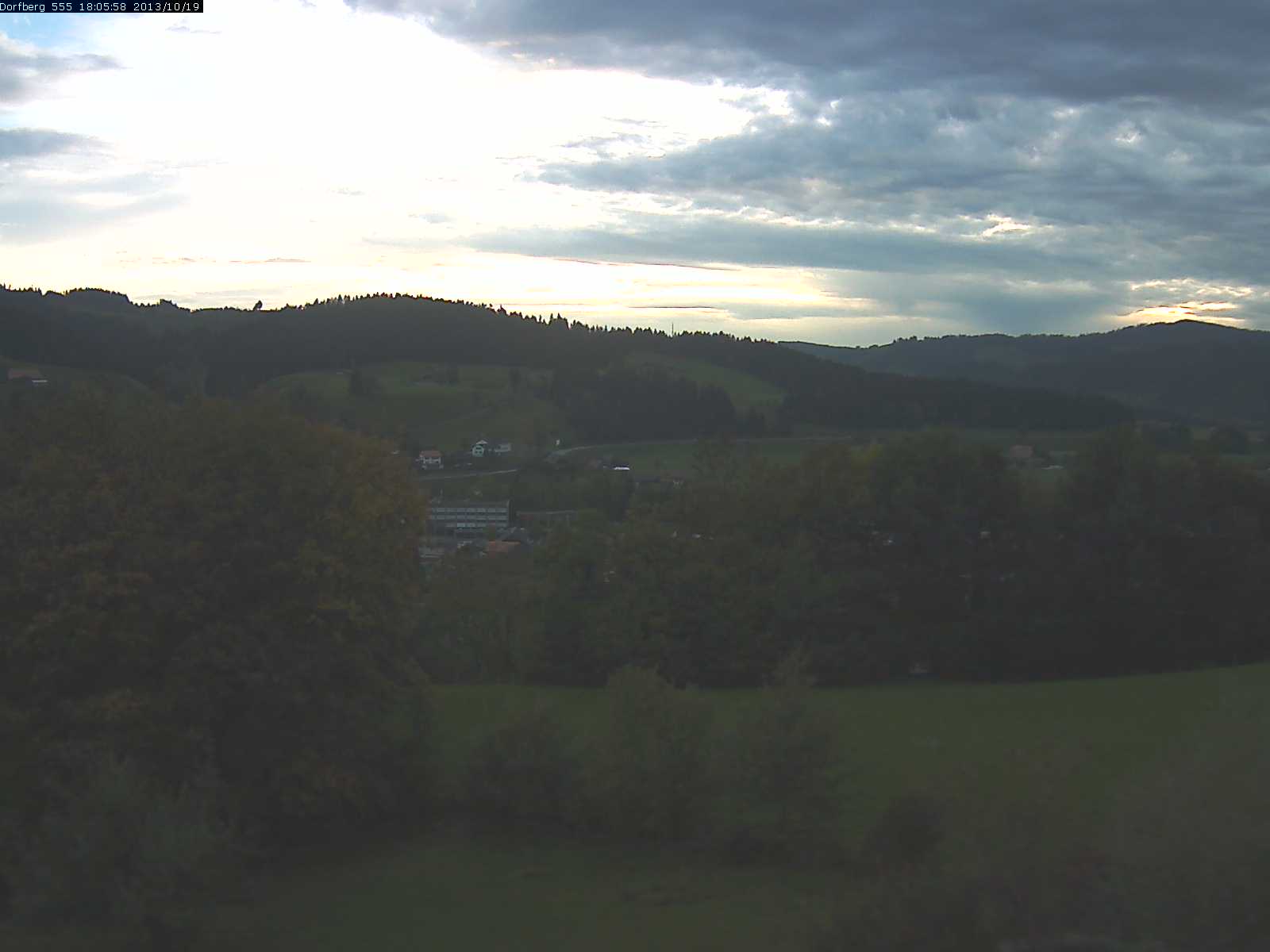 Webcam-Bild: Aussicht vom Dorfberg in Langnau 20131019-180600