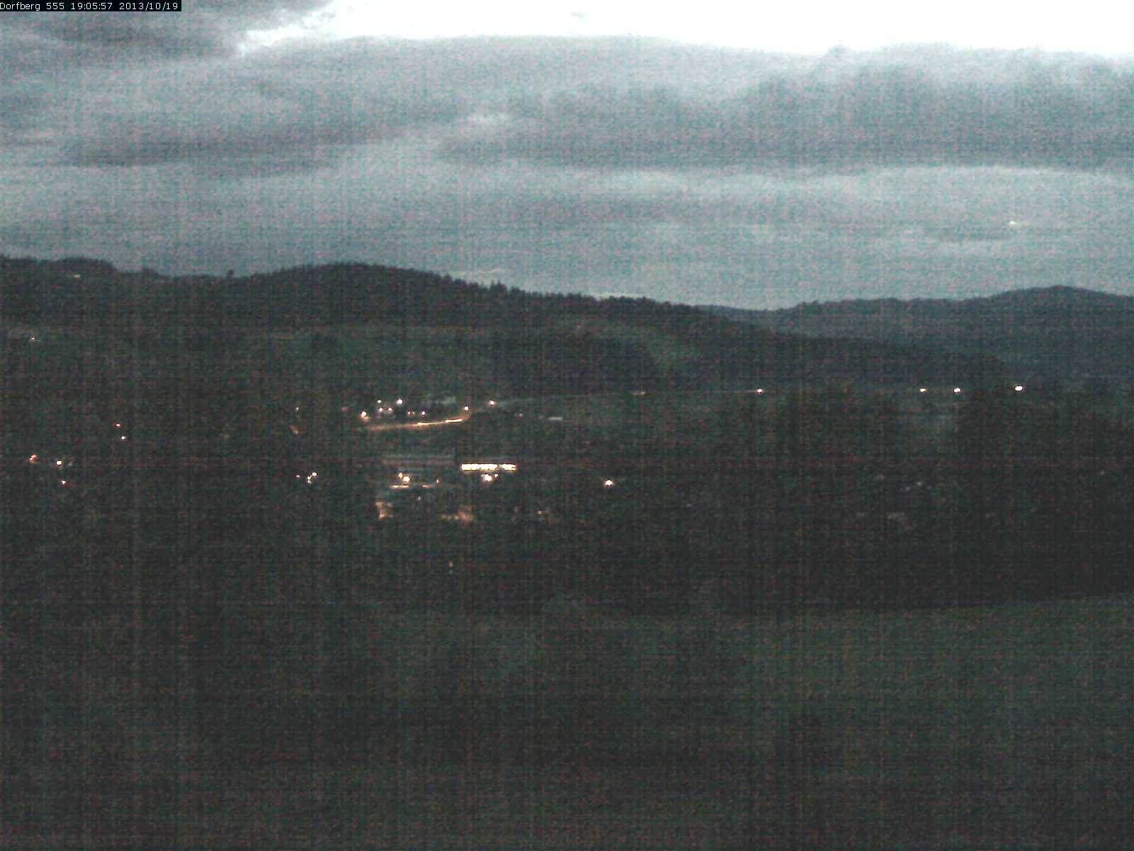 Webcam-Bild: Aussicht vom Dorfberg in Langnau 20131019-190600