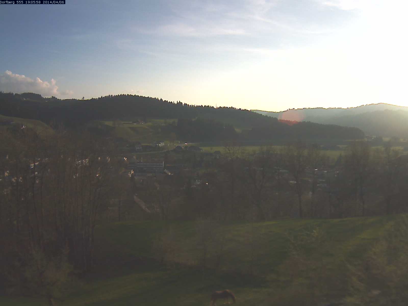 Webcam-Bild: Aussicht vom Dorfberg in Langnau 20140406-190600