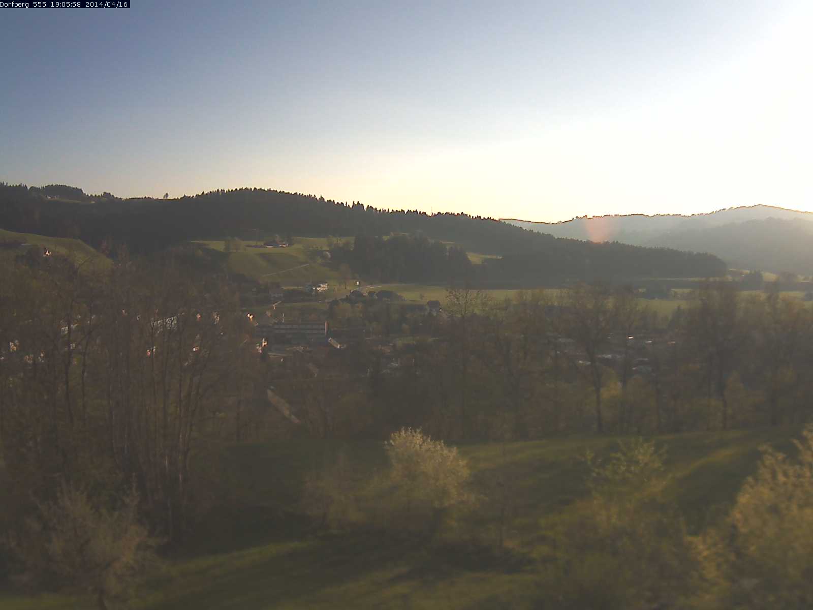 Webcam-Bild: Aussicht vom Dorfberg in Langnau 20140416-190600