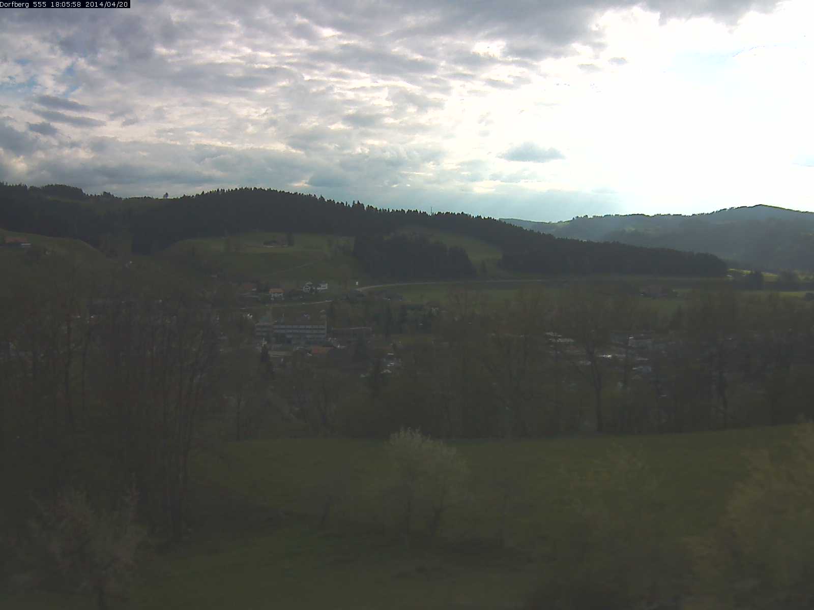 Webcam-Bild: Aussicht vom Dorfberg in Langnau 20140420-180600