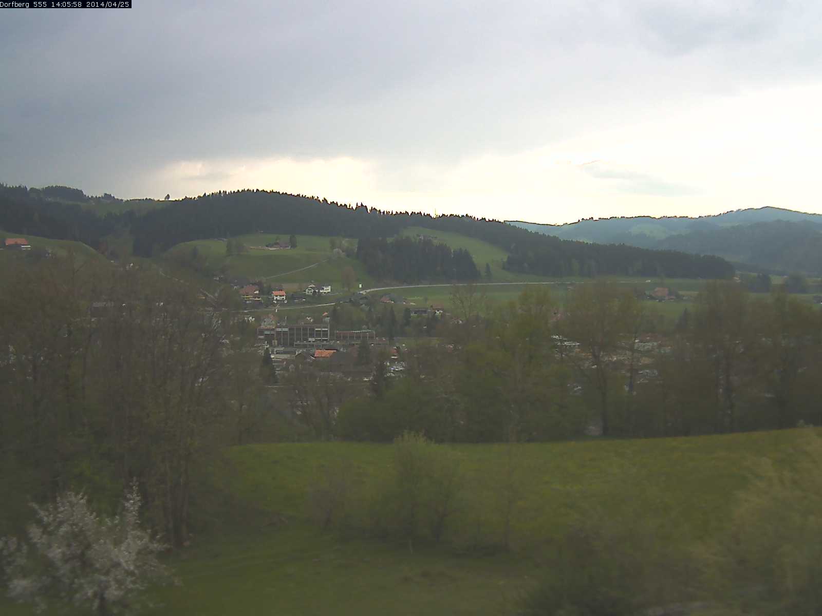 Webcam-Bild: Aussicht vom Dorfberg in Langnau 20140425-140600
