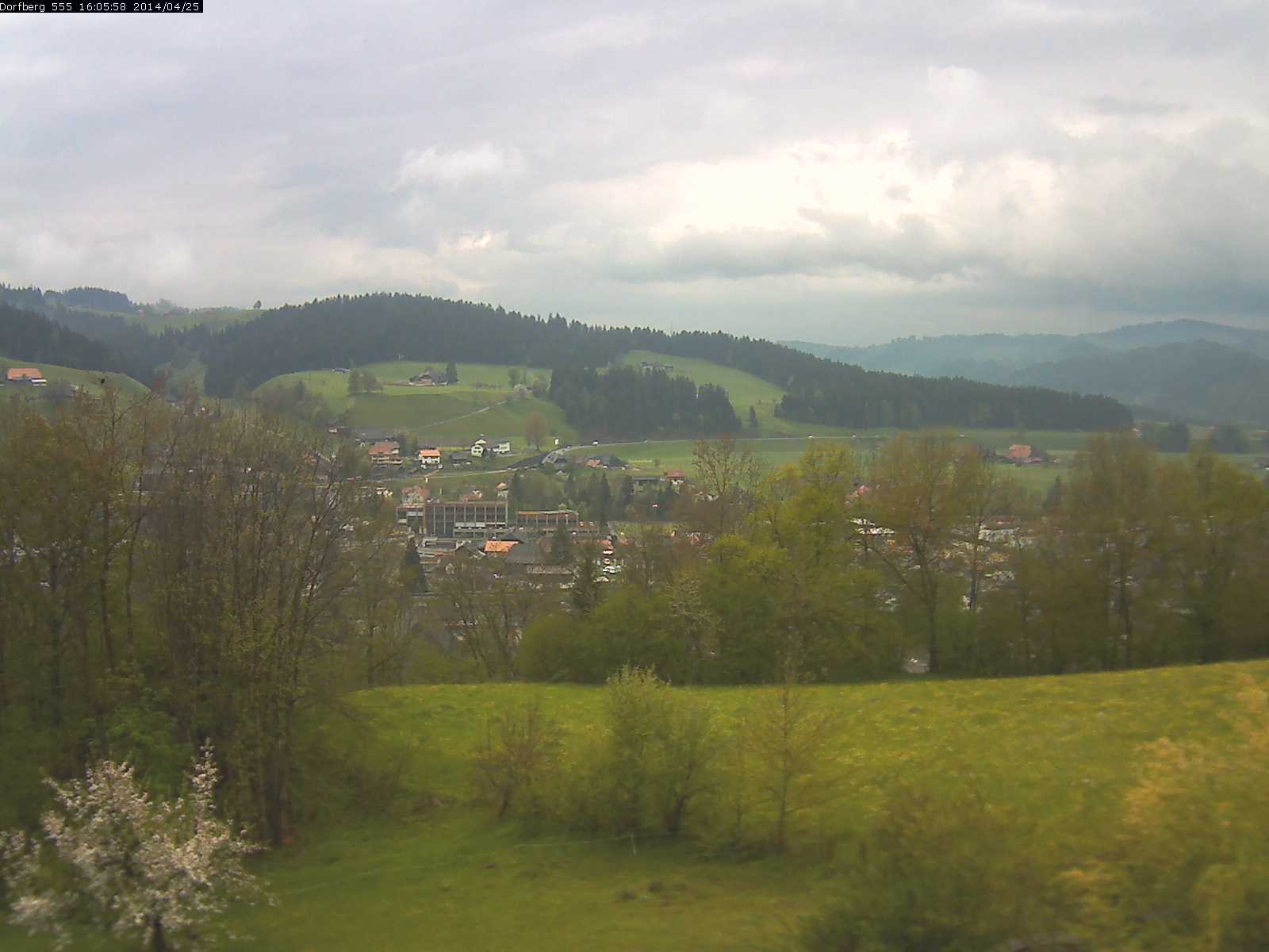 Webcam-Bild: Aussicht vom Dorfberg in Langnau 20140425-160600