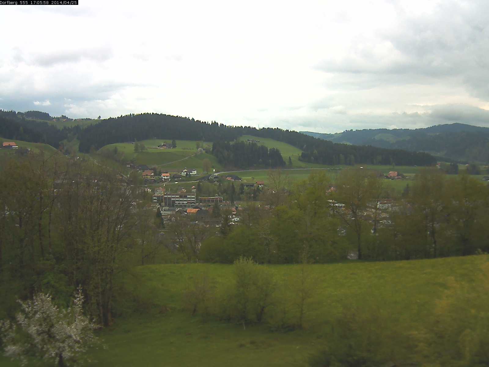 Webcam-Bild: Aussicht vom Dorfberg in Langnau 20140425-170600