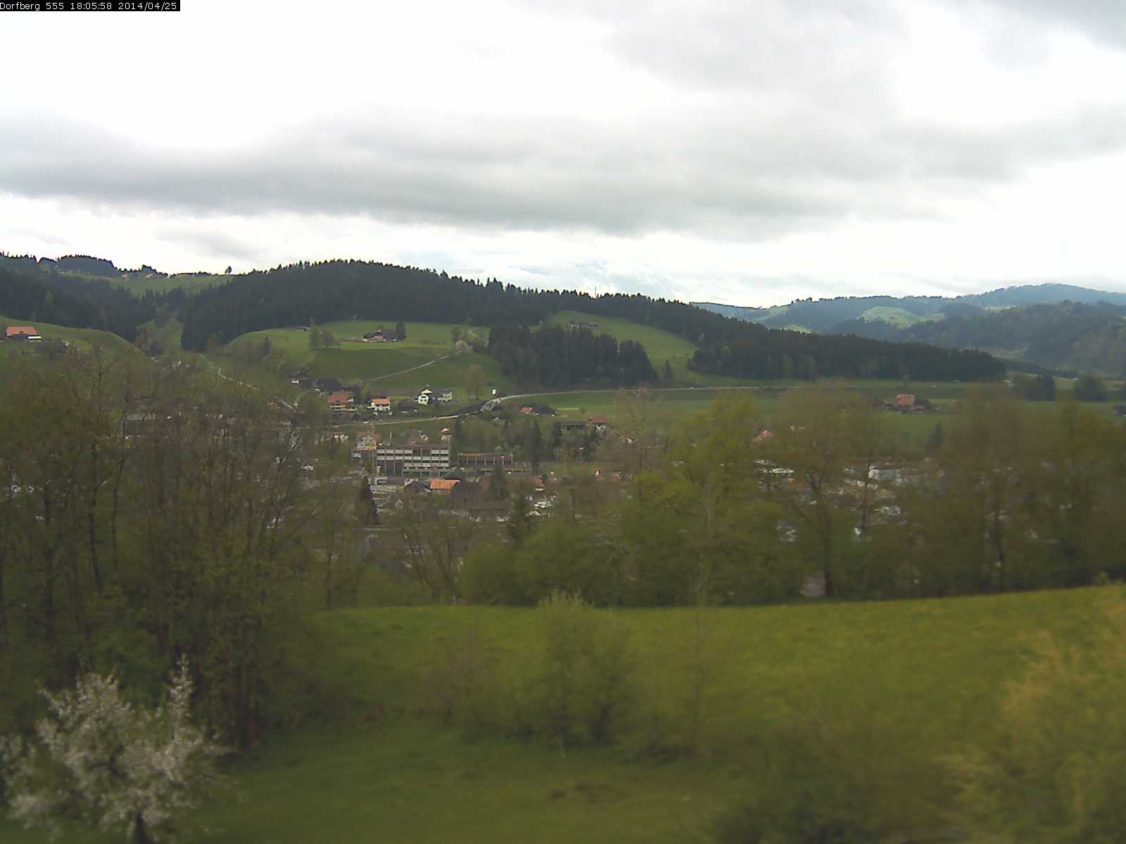 Webcam-Bild: Aussicht vom Dorfberg in Langnau 20140425-180600