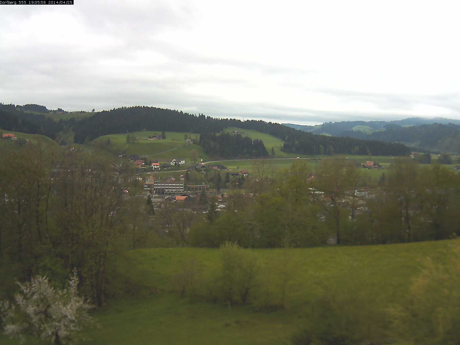 Webcam-Bild: Aussicht vom Dorfberg in Langnau 20140425-190600