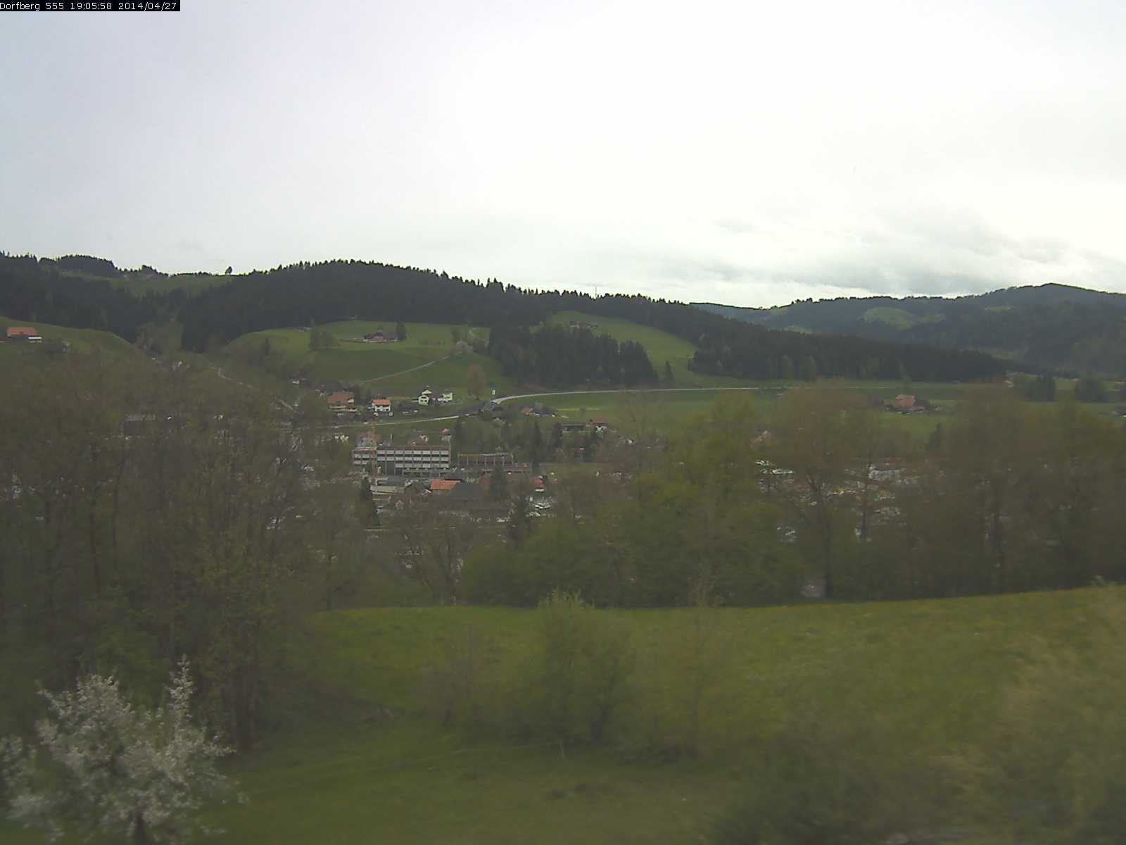 Webcam-Bild: Aussicht vom Dorfberg in Langnau 20140427-190600