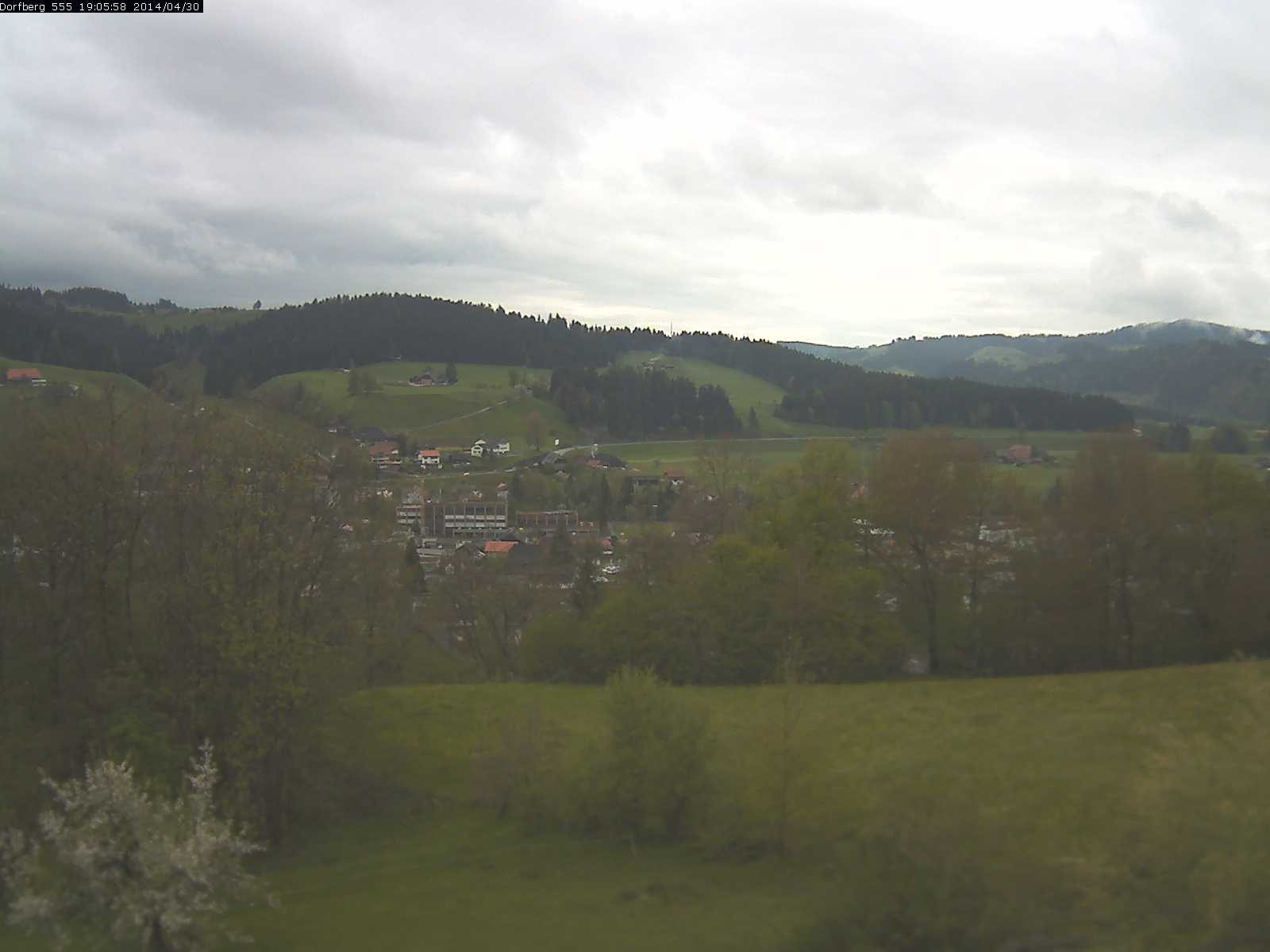 Webcam-Bild: Aussicht vom Dorfberg in Langnau 20140430-190600