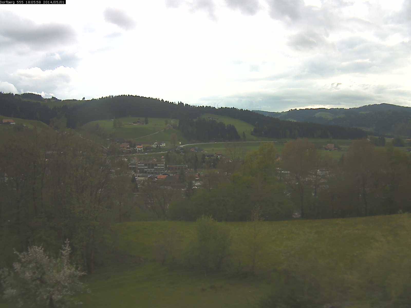 Webcam-Bild: Aussicht vom Dorfberg in Langnau 20140501-180600