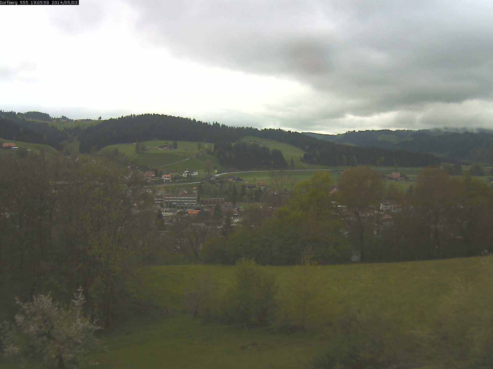 Webcam-Bild: Aussicht vom Dorfberg in Langnau 20140503-190600